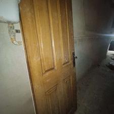 در اتاق چوبی