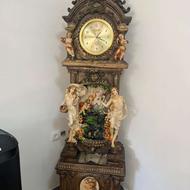 ساعت ایستاده همراه با آبنما