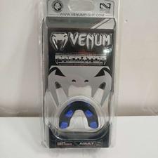 لسه گیر ورزشی ونوم ...آکبند...