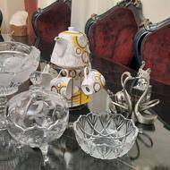 مقداری ظروف و وسایل خانه