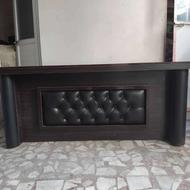 میز مدیریت و میز کناریش