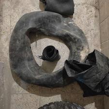 لوازم نیسان،تیوپ،میل گاردن و هزار خاری سر عقب،بچه رینگی