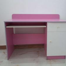 میز تحریر صورتی