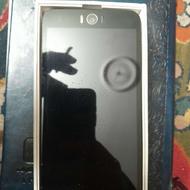 یکدستگاه گوشی ASUS Zenfone Selfie