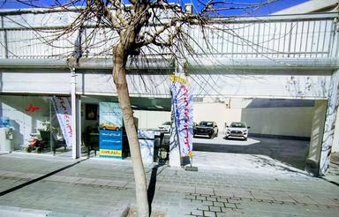 گالری بر خ انقلاب 400, متر