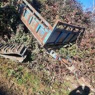 یک دستگاه یدک دو چرخ و یه گاو آهن دو خوشت و یه تریلی