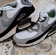 تعدادی کتونی یکجا بصورت عمده