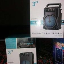 دوعدداسپیکر بلوتوثی نومعاوضه دارم