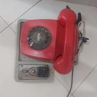 تلفن سکه ای قدیمی