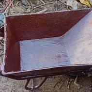 فرغون رنگ زده تمیز کرده لاستیک نو