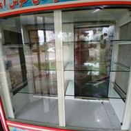 یخچال ایستاده با قفسه مغازه سوپر