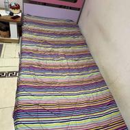 تخت و میز کار