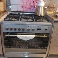 گاز پنج شعله فر کاملا سالم تمیز