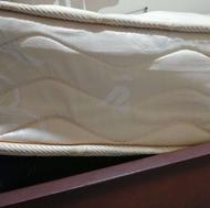 تخت دونفره، به همراه تشک