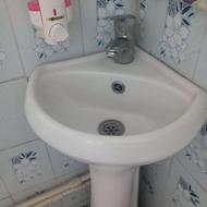 روشویی دستشویی کاملا سالم همراه شیر