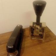 منگنه و (مهرشماره زن) نمراتور قدیمی