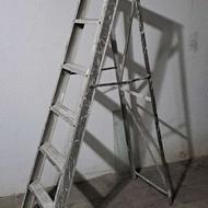 نردبان آلومینیومی و چهار پایه بلند آهنی