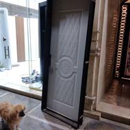 درب با چهارچوب قفل و دستگیره