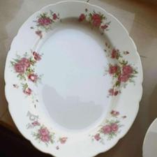 دیس گل سرخی قدیمی و بشقاب