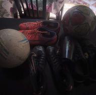 ورزشی.توپ .کفش