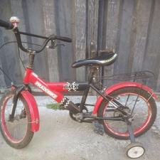 دوچرخه سایز کوچک قرمز و سالم
