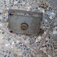 قفل درب حیاط