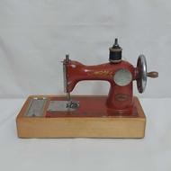 چرخ خیاطی جماهیر شوروی کلکسیونی