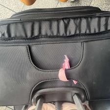 چمدان مشکی صورتی