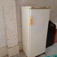 یخچال فریز فیلور و در حال کار