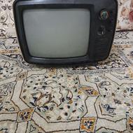 یک تلویزیون قدیمی