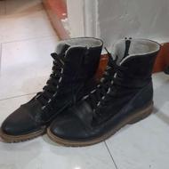 نیم بوت کلا یکبار استفاده شده دو ساعت قیمت 700 تخفیف داره