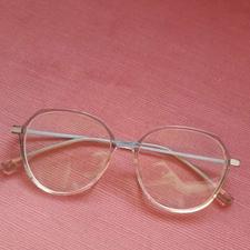 فروش یک عدد عینک در حد نو