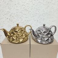 قوری چینی کف پهن در دو رنگ