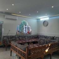 کارگر ساده کار در قهوه خانه