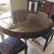 میز گرد 3تکه پایه ها جدا میشه روی میز پارچه مخمل