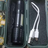 یک عدد چراغ قوه نو اصلا استفاده نشوده