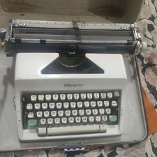ماشین تایپ قدیمی