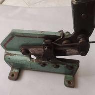 قیچی ورق بر رومانی