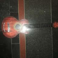 گیتار خوش دست و سالم بی