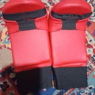 توپ والیبال و بسکتبال و دستکش کاراته