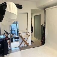 مدل خانم آشنا با فضای کاری مدلینگ