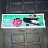 مقداری لوازم التحریر.منگنه.جاچسبی. پانچ تک ودوبل