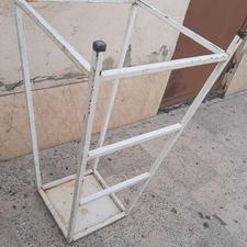 چهار پایه فلزی