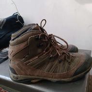 کفش کوهنوردی کاملا سالم شماره پا 42