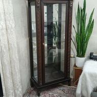 بوفه به همراه مجسمه اسب