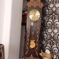 ساعت ایستاده زیبا و سالم.