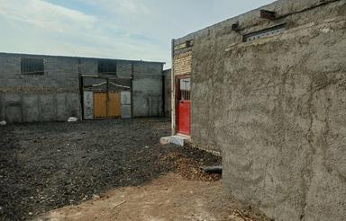 فیروزآباد 340مترانباروسوله/سقف بلند130 متر/آب برق مشترک