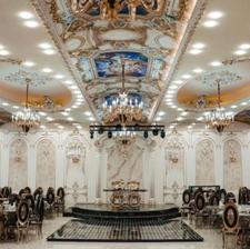 مهماندار و سالن کار تالار عروسی