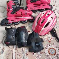 اسکیت بسیار نو فقط چند بار استفاده شده با تمام لوازم جانبی