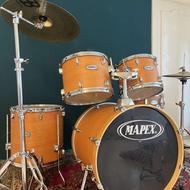 درامز آکوستیک مپکس به همراه سنج و پایه ها